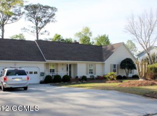 911 Oak Dr, Morehead City, NC 28557