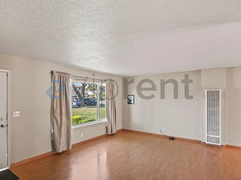3298 Cropley Ave — Photo 5