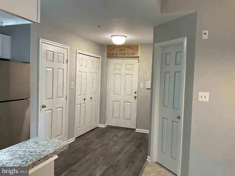 9808 Lake Pointe Ct #301 — Photo 6