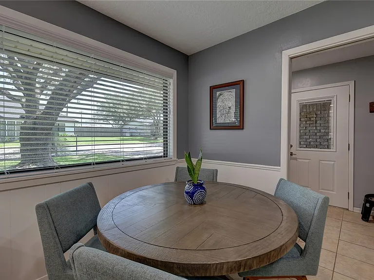 1600 Pecan St — Photo 14