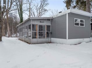 13 Starwood Dr, Rochester, NY 14625