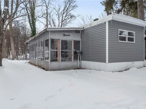 13 Starwood Dr, Rochester, NY 14625