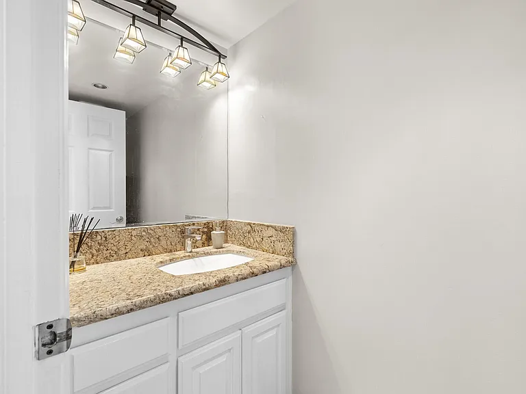 605 N Guadalupe Ave #B — Photo 8