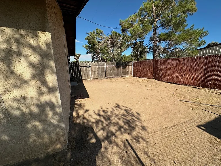 14723 Yucca St — Photo 9