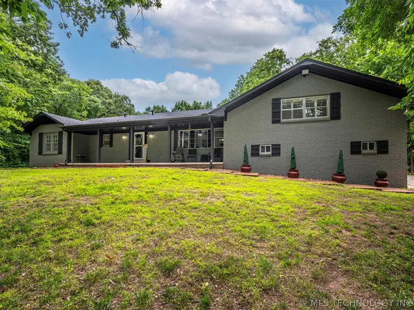 1301 S Constant Dr, Ada, OK 74820