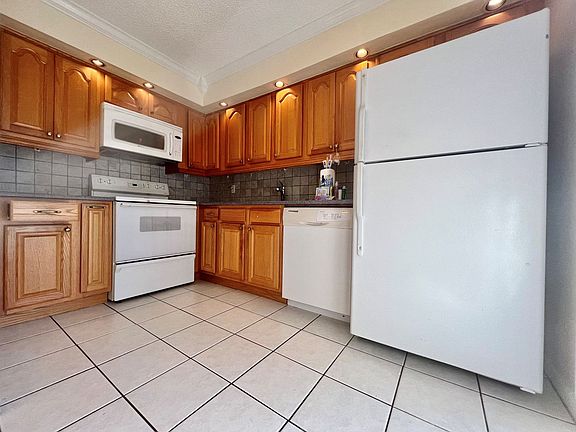 5th image of 1720 Park Meadows Dr APT 3
