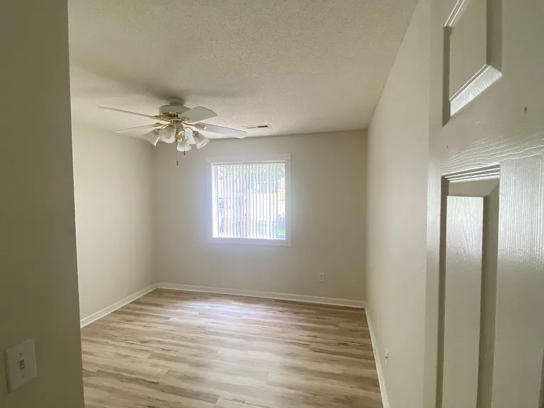 2461 Stratford Crossing Dr — Photo 12
