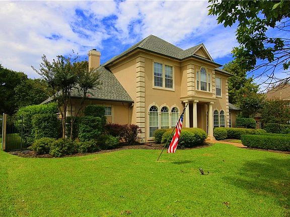 2nd image of 1012 Lake Forest Dr