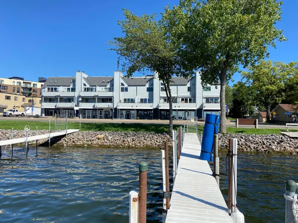 4 Shoreline Pl, Spring Park, MN 55384