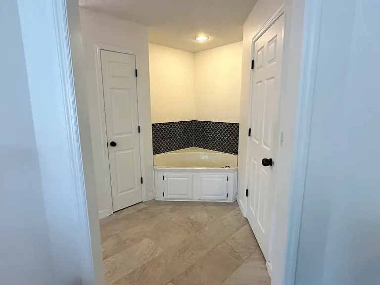 7911 Hamilton Mill Dr — Photo 26