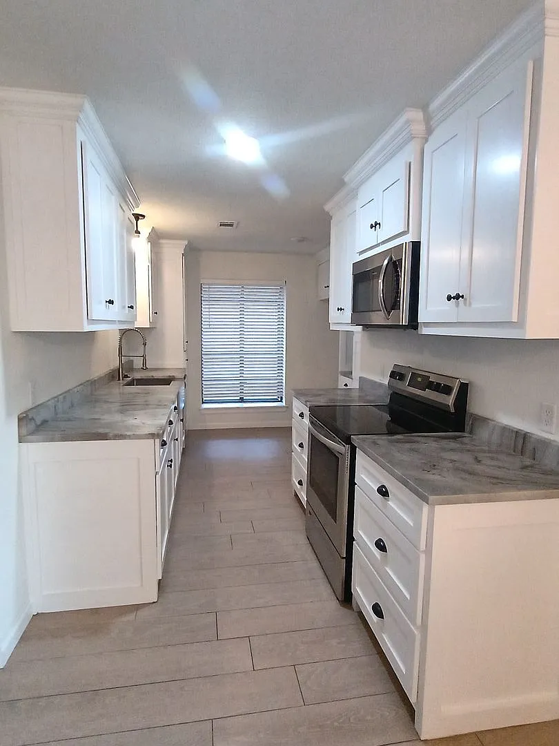 Beautifully Redone and Updated Three Bedroom/Two Bath Home — Photo 2