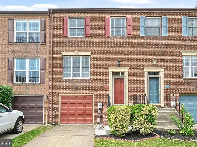 7121 Bradshaw Ct E — Photo 1