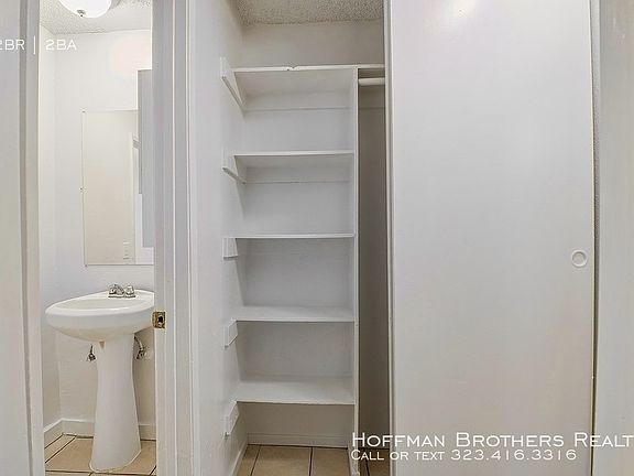 3rd image of 14831 Delano St #3A