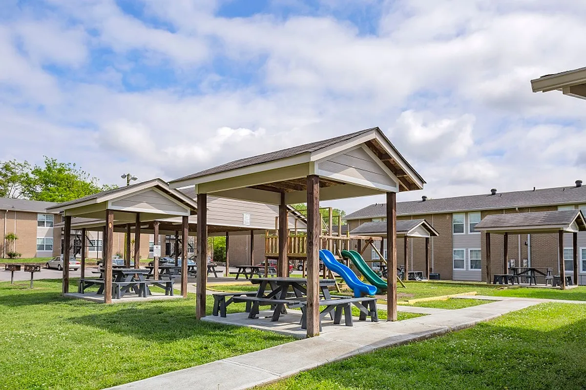 Building Photo - Maple Creek Apartments
