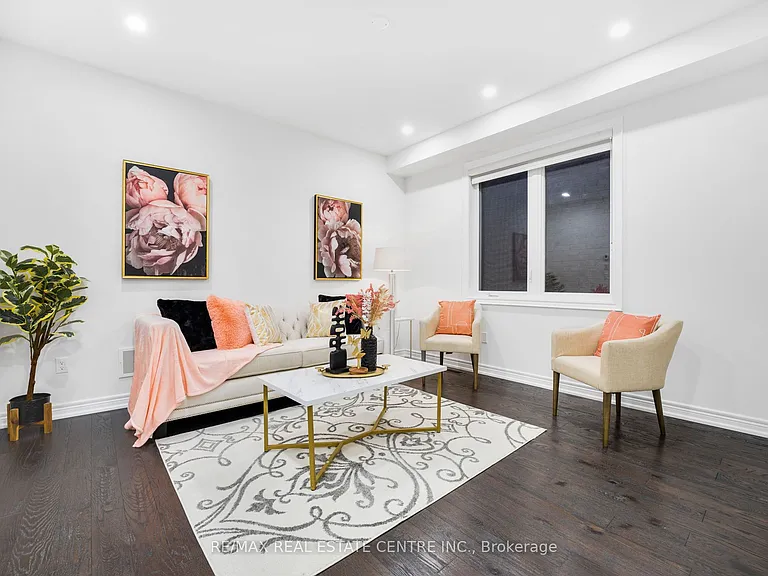 5 Forsyth Cres E — Photo 6