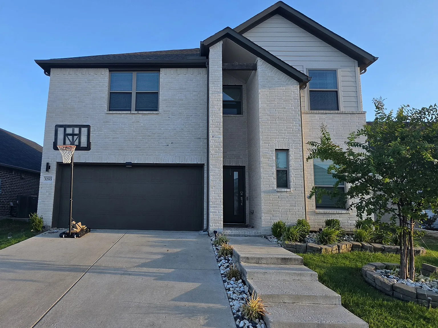5 bed, 3.5 bath, 2982 sqft, $2,900 — Photo 2