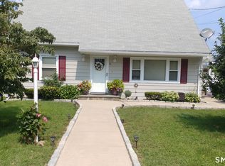11 Cribbins Avenue, Shelton, CT 06484