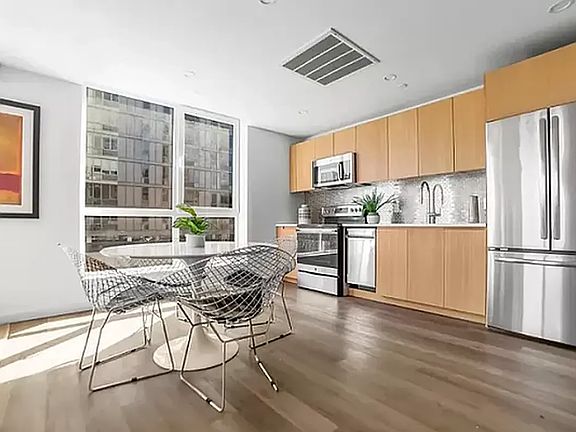 2nd image of 814 Amsterdam Ave Floor 8