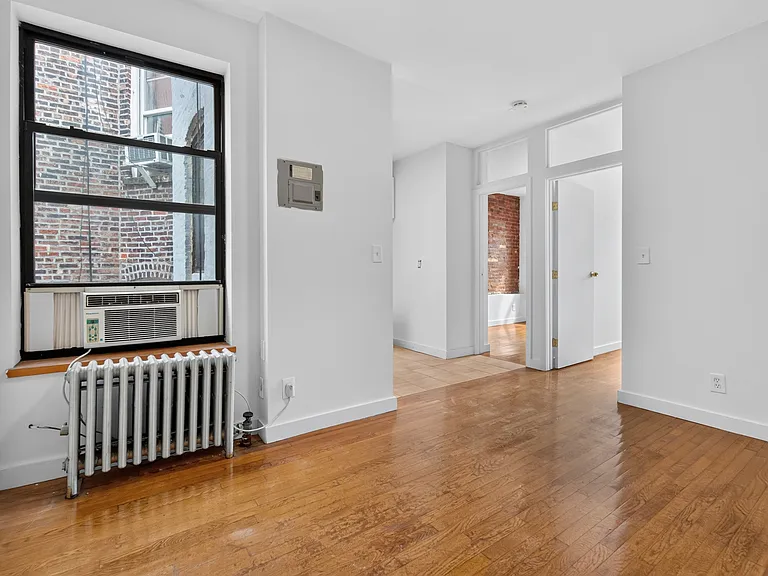 631 E 11th St #24 — Photo 6