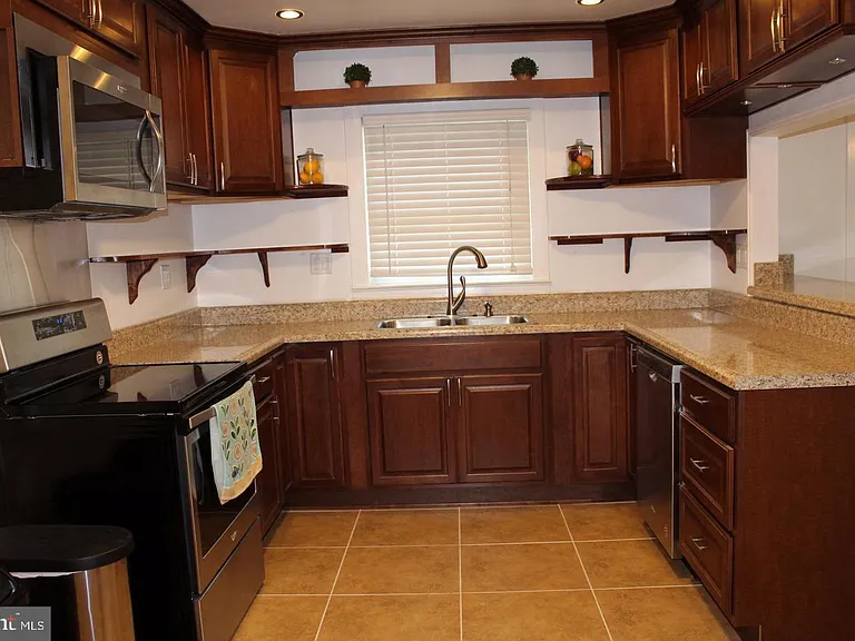 6031 Rosedale Dr — Photo 7
