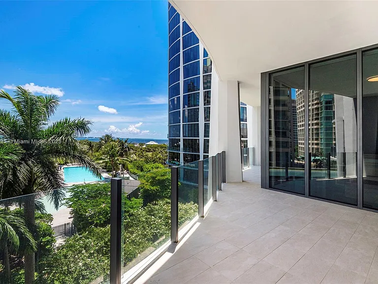 2821 S Bayshore Dr #7B — Photo 1