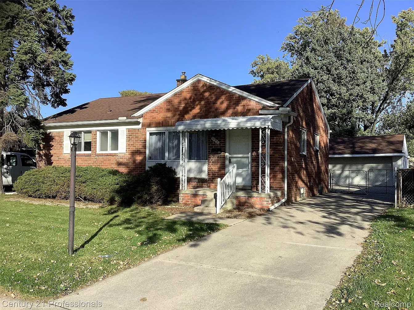 3 bed, 1.5 bath, 1026 sqft, $1,800 — Photo 2