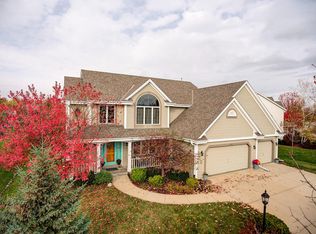 2534 Fox River Cir, Waukesha, WI 53189