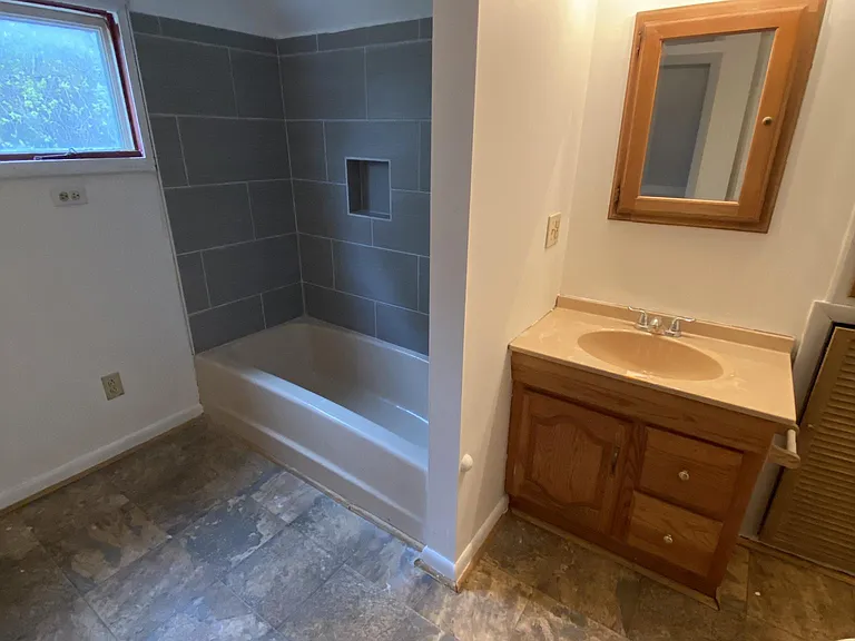 651 Grant St — Photo 14