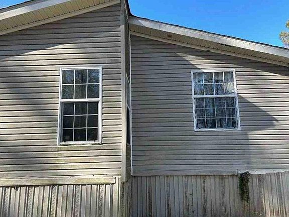3rd image of 3805 Pleasant Hill Dr SE
