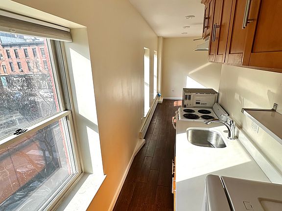 5th image of 241 Smith St #5