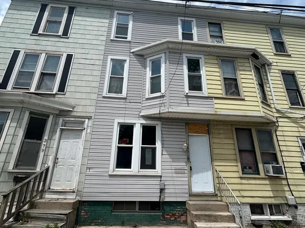 381 E King St, Chambersburg, PA 17201