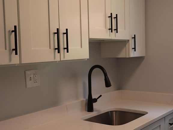 4th image of 4310 N Pershing Dr #101