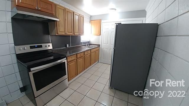 1st image of 104 Clegg St