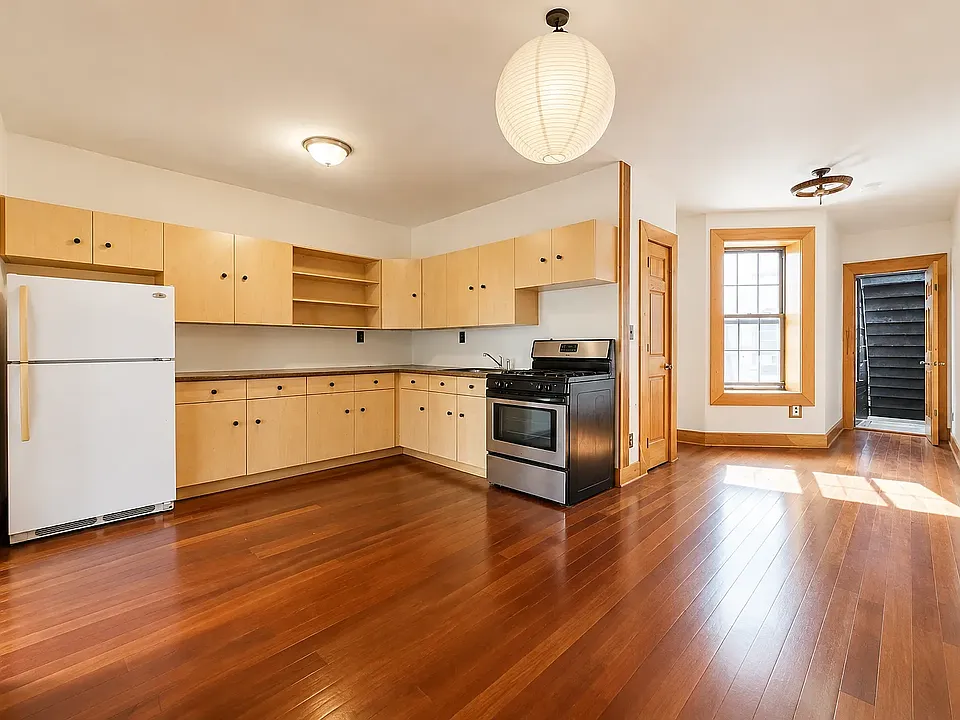 140A Lexington Ave #11