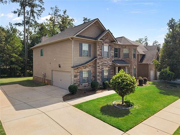 4th image of 165 Regency Pl