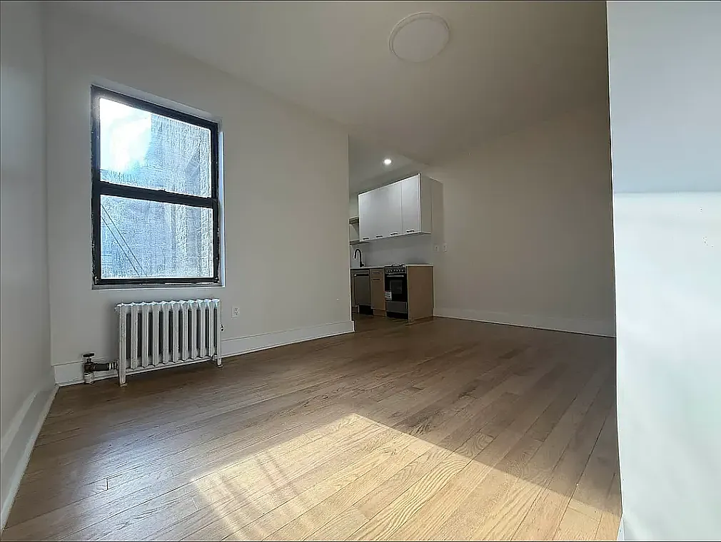 293 Franklin Avenue — Photo 2