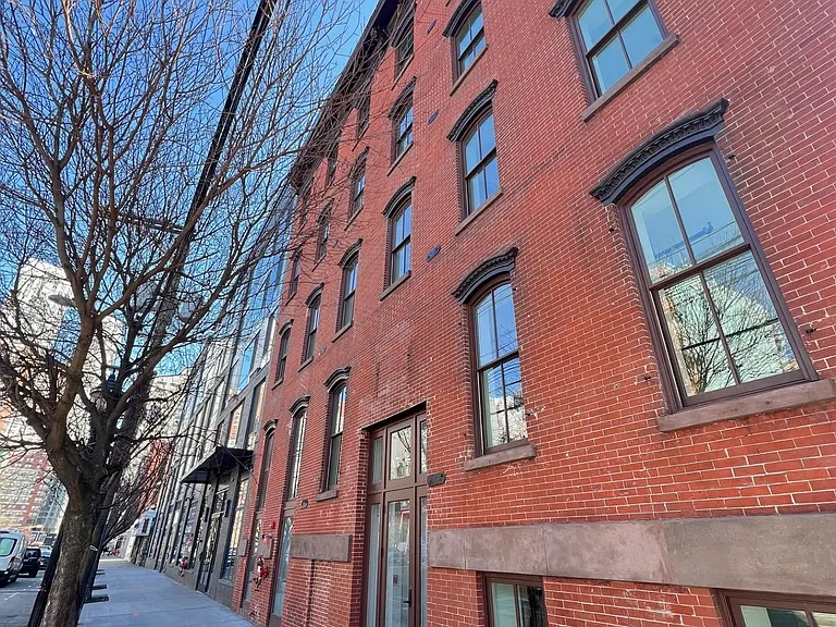 141 Christopher Columbus Dr #2 — Photo 27
