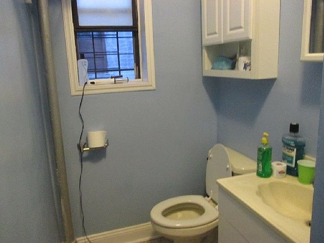 2nd image of 208 Bay 22 St