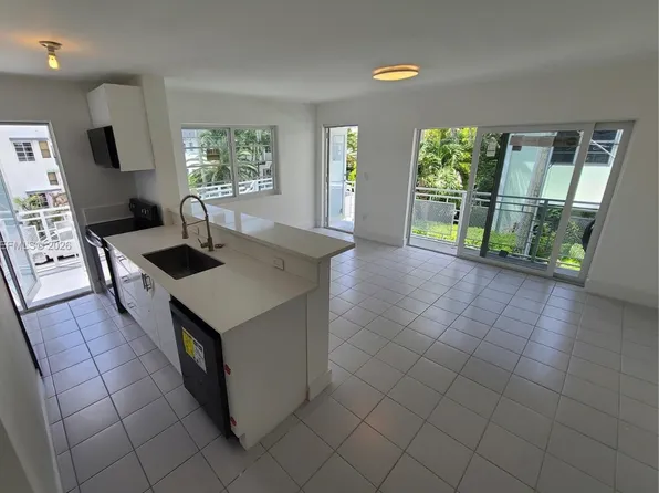 901 10th St #A8, Miami Beach, FL 33139
