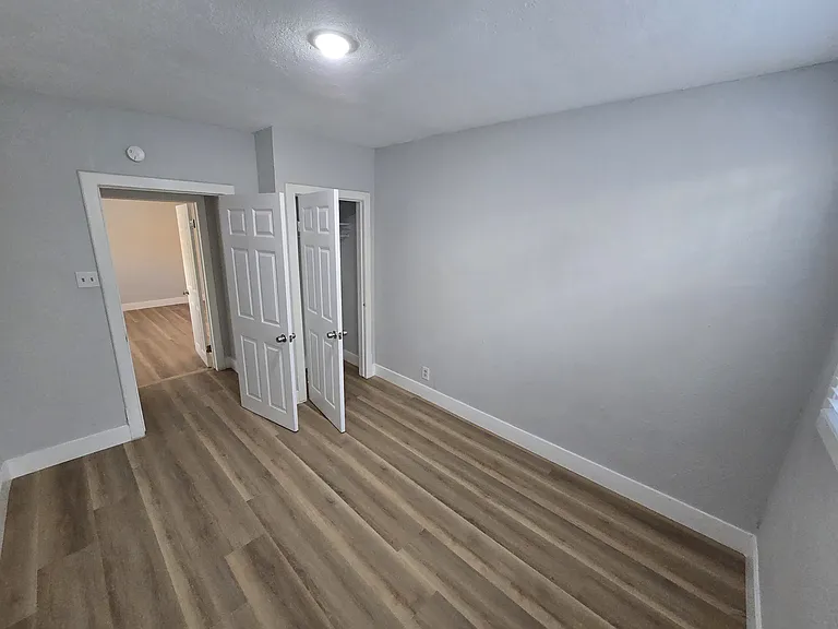 2928 Schyler St — Photo 10