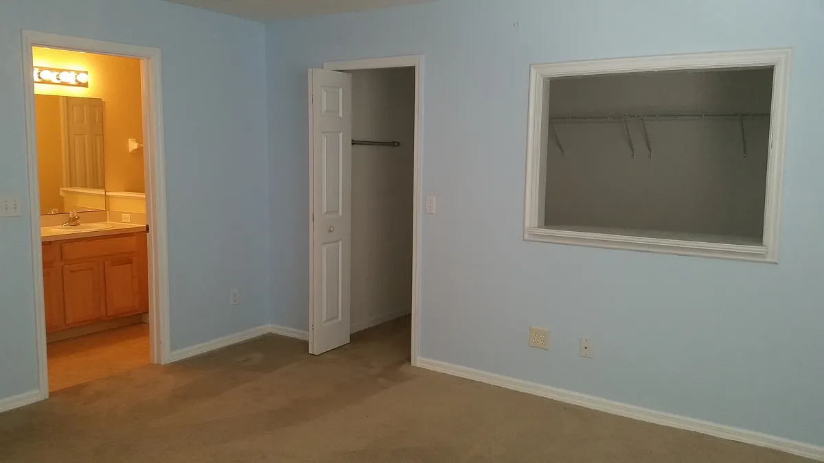 Master Bedroom i with walking closet - 696 Cresting Oak Cir #696