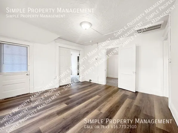 1004 Jennette Ave NW #2, Grand Rapids, MI 49504