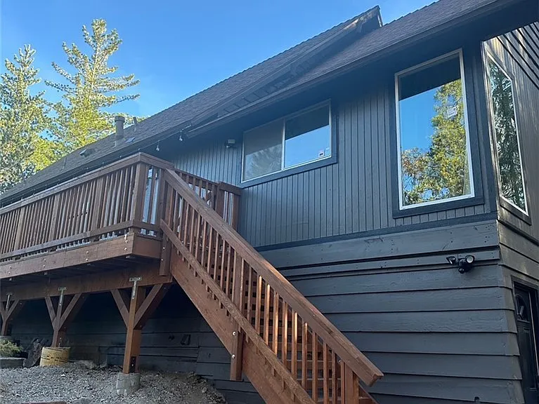 1068 Oak Ln — Photo 1