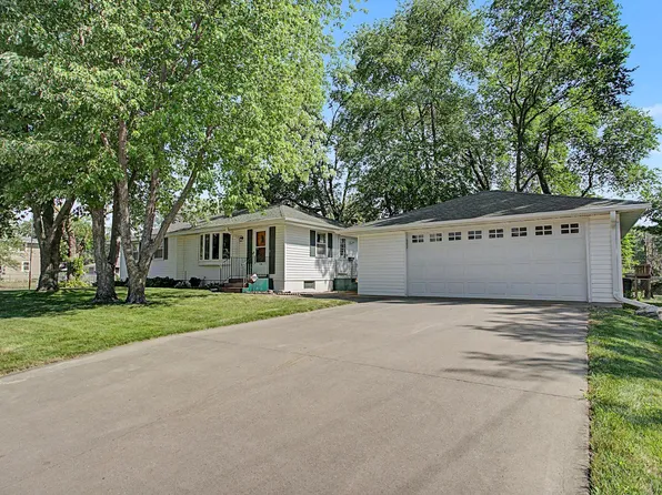 160 109th Ave NE, Blaine, MN 55434