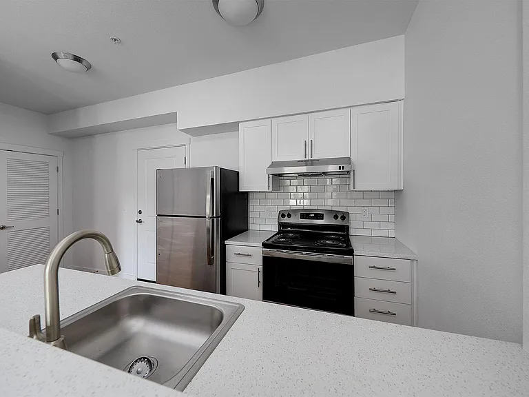 7550 N Lombard St — Photo 26