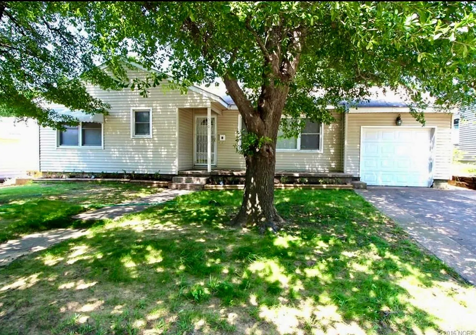 Updated Charming 3 bed 1-bath — Photo 1