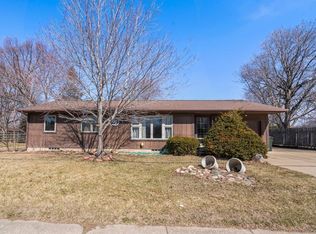 304 Orchard Dr, Cedar Falls, IA 50613