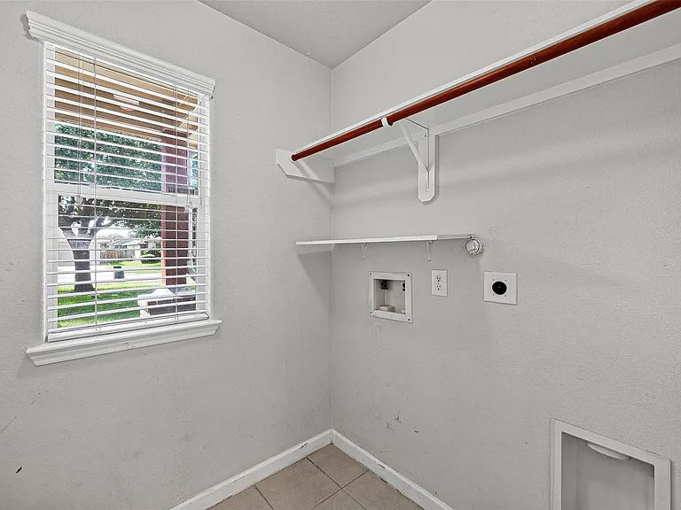 10907 Barker Gate Ct — Photo 33