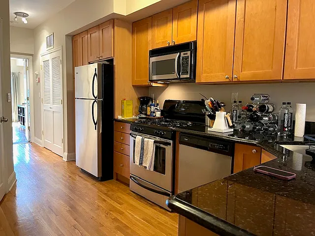 416 Monroe St #1R — Photo 3