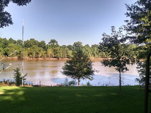 216 Louisiana Dr, Moreauville, LA 71355